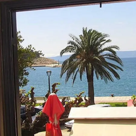 Seafront Apt Riva Apartment