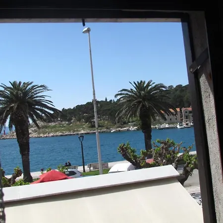 Seafront Apt Riva *