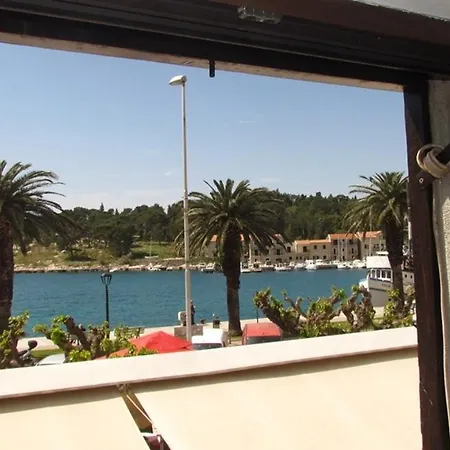 Seafront Apt Riva Apartman *
